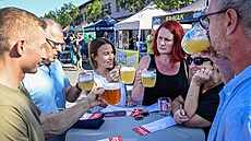 V Holeovické trnici zaal Nomad Beer Festival, tetí roník festivalu...