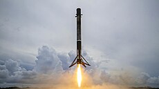 Pistání prvního stupn Falconu 9 bhem mise Transporter-2