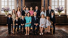 védská královská rodina na portrétu k 50. výroí na trnu krále Carla XVI....
