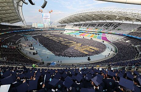 V roce 2022 uspoádalo Shincheonji slavnostní promoci na stadionu Daegu ve...