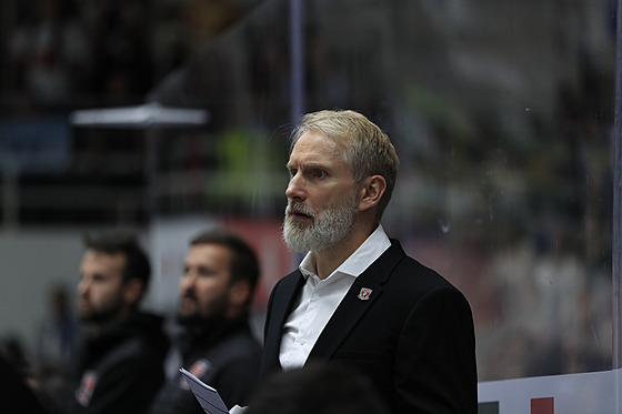 Hlavní trenér Hradce Tomá� Martinec na st�ída�ce