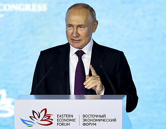Ruský prezident Vladimir Putin na ekonomickém na fóru ve Vladivostoku (12. záí...