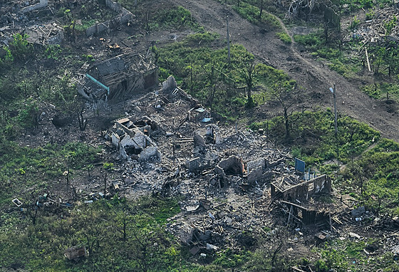 Poniená ukrajinská vesnice Opytné v Doncké oblasti je centrem tkých boj....
