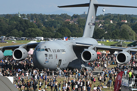 DNY NATO 2023: Americký transportní stroj C-17 Globemaster pivezl v útrobách...