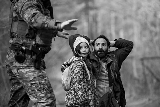 Záběr z filmu Agniezsky Hollandové Hranice