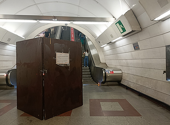 Oprava eskalátoru ve stanici metra Andl (18. záí 2023)