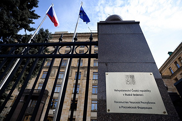 Moskva si předvolala kvůli zmrazení majetku českého diplomata, hrozí odvetou