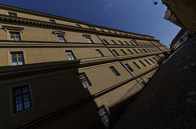 Hanácká kasárna se prodat nepovedlo, využijí je knihovníci i vědci