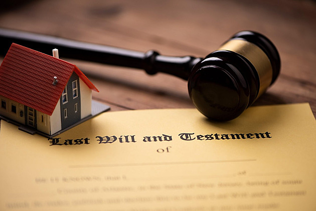 Po smrti partnera přišla o střechu nad hlavou. Bez manželství není dědictví