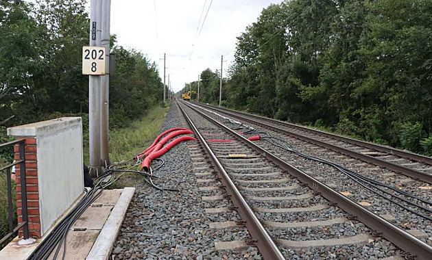 Na trati u Jezernických viaduktů zloděj ukradl 600 metrů nových kabelů