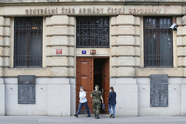Kvůli zakázkám armády na mikrovlnné sítě skončil ve vazbě podnikatel Špringl