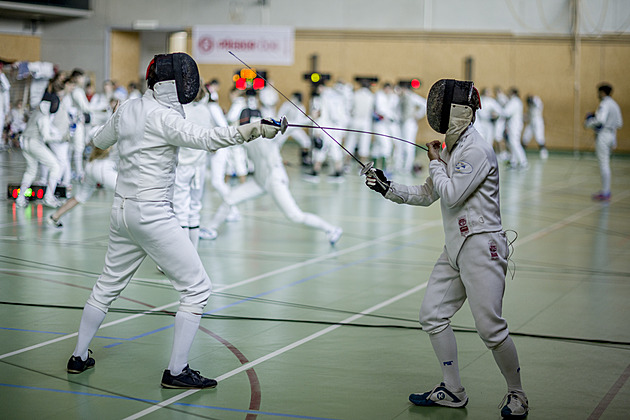 Na zteč! Zkuste sportovní šerm, překvapí nečekanou rychlostí a nenadálostí