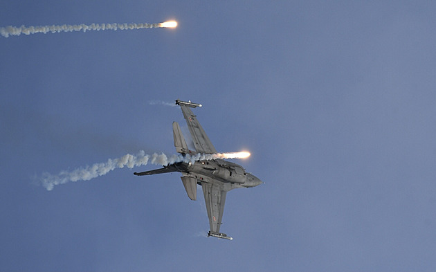 Do Rumunska dorazily F-16 pro Ukrajinu. Významný mezník, uvedl Zelenskyj