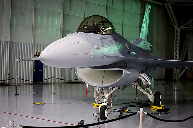 F-35 jsou moc drahé, F-16 pro naše účely stačí, říkají na nové stroje na Slovensku