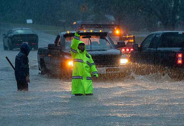 Státy na severovýchodě USA postihly bleskové povodně. Propadaly se i silnice