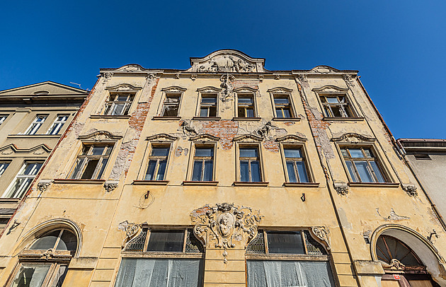 Z bývalého hotelu Grand je dům hrůzy. Developer opět slibuje opravy