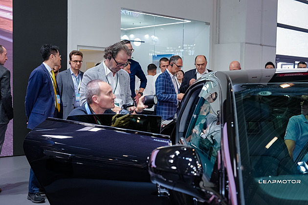 David pomůže goliášům. Čínský skokan přiváží čtyřlístek i do Evropy