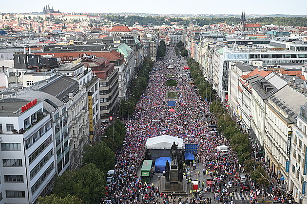 Kolik lidí bylo na sobotní protivládní demonstraci? Policie má svou vlastní sčítací metodu