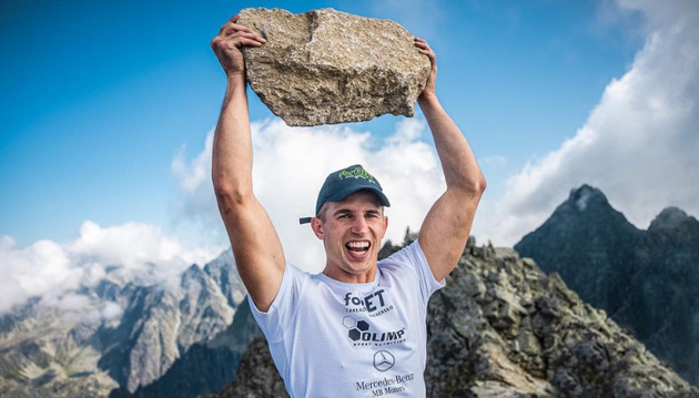 Lovec rekordů chtěl polské Tatry vyšší, za balvan na vrcholu mu hrozí pokuta
