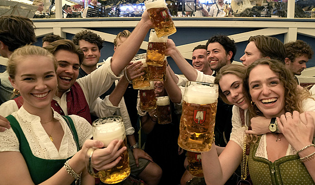 Oktoberfest jako malovaný. Po dlouhé době uvítal 7 milionů lidí, pivo pili méně