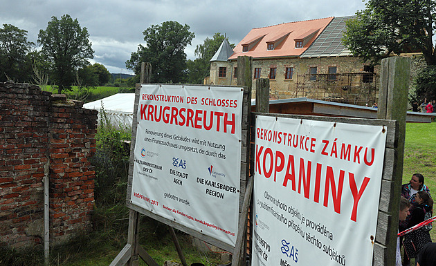 Cihla po cihle, taška po tašce. Zámek v Kopaninách dostal šanci na přežití