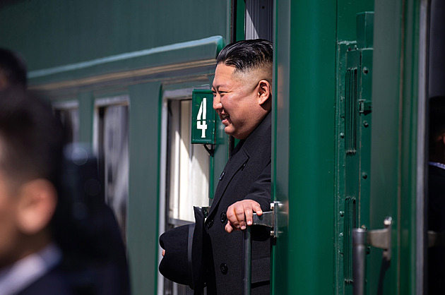Kim už vyrazil vlakem za Putinem, píší v Koreji. Kreml schůzku potvrdil