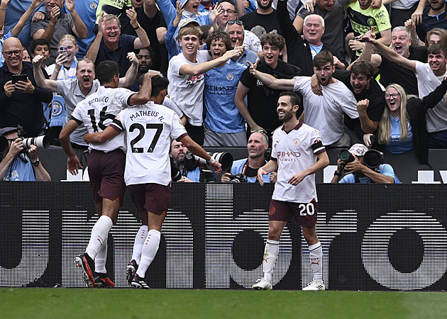 Manchester City i Tottenham své zápasy otočily, zvítězil i Brighton