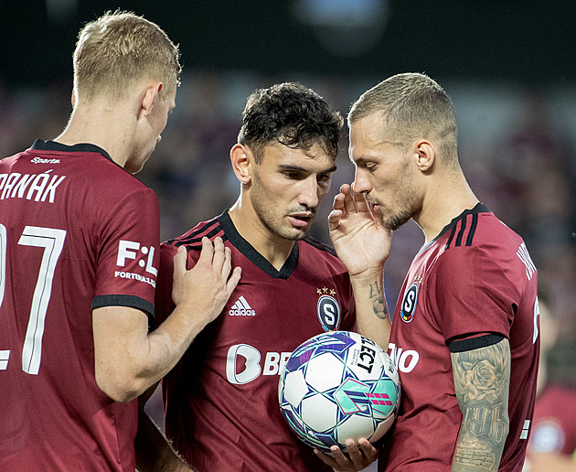 Spartu čeká první souboj o fotbalovou Ligu mistrů v Malmö, Fiala bude jednat s odbory o růstu platů