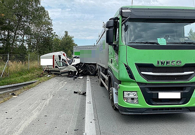 D1 na Brno ochromily dvě nehody dodávek s náklaďáky, jeden z řidičů zemřel