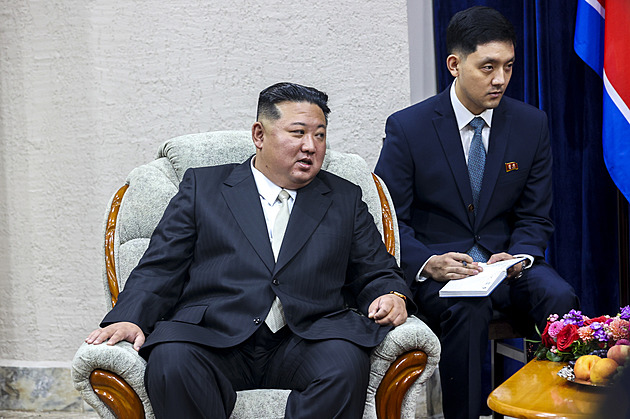 Kim dorazil do Komsomolsku na Amuru, navštívil továrnu na stíhačky