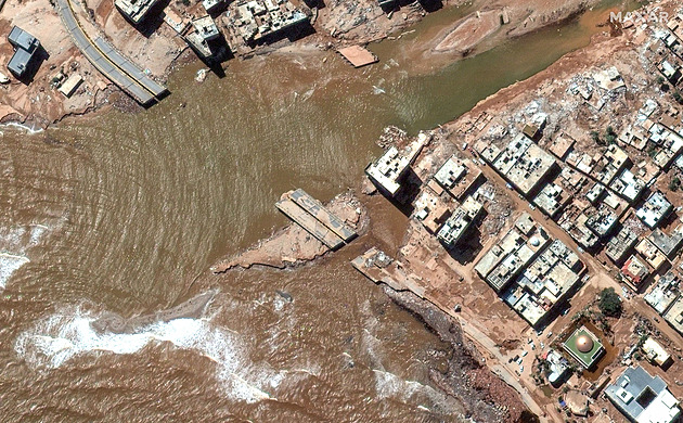 OBRAZEM: Město smetené do moře. Satelitní snímky ukázaly katastrofu v Libyi