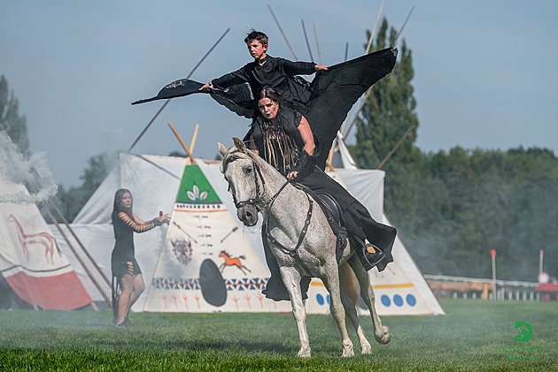 OBRAZEM: Výstava Koně v akci ukázala indiánský příběh, tanec i hobby horsing