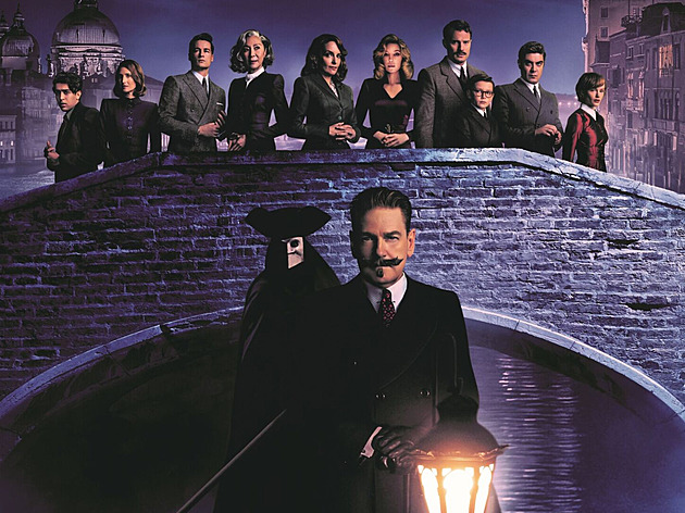 RECENZE: Poirot, gondoly, vědma. Jak Přízraky v Benátkách mění klasiku