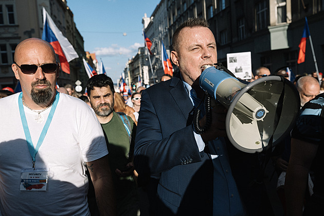 POLITICKÝ DIÁŘ: Jak pomoci Rajchlovi, učí policie a šéfka Sněmovny