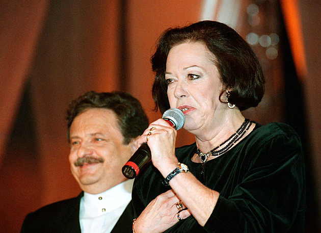 Veřejnost a přátelé se rozloučí se zesnulou Yvonne Přenosilovou