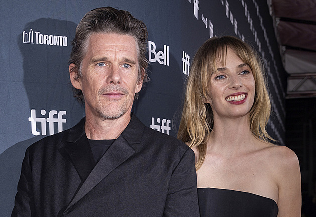 Ethan Hawke režíroval sexuální scény dcery, kterou má s Umou Thurmanovou