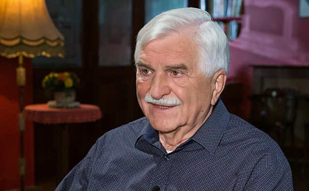 Moderoval Mladýma očima, TKM i Co je to? Jan Vala slaví osmdesátiny