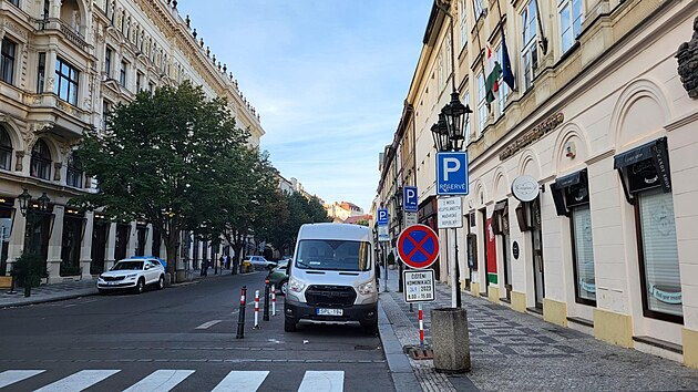 <p>S nástupem podzimu bude probíhat v Praze pravidelné čistění ulic před zimní sezónou. Zasílám snímek ze Starého Města. Ulice se v metropoli čistí dvakrát ročně - na  jaře a na podzim. Další čištění proběhne opět na jaře v roce 2024.</p>