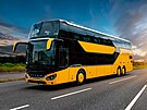 Moderní dvoupodlaní autobus Setra spolenosti RegioJet