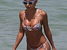 DJ Chantel Jeffriesová v bikinách s etno vzorem.