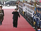 Severokorejský vdce Kim ong-un po letech opustil hranice KLDR. Svým obrnným...