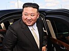 Severokorejský vdce Kim ong-un si prohlédl limuzínu Vladimira Putina. (13....