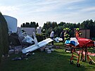 Pi pádu ultralehkého letadla v Tlusticích u Hoovic na Berounsku zemeli dva...