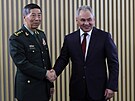 ínský ministr obrany Li ang-fu se svým ruským protjkem Sergejem ojguem...