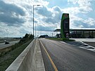 Nov� odpo��vky stoj� na d�lnici D3 u Chot��an.