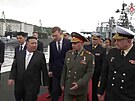Severokorejský vdce Kim ong-un v doprovodu ruského ministra obrany Sergeje...