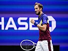 Slavící Daniil Medvedv ve finále US Open.