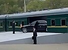 Kim opoutí Rusko, limuzínou vjel rovnou do vlaku.