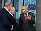 Ruský prezident Vladimir Putin se éfem ruské vesmírné agentury Roskosmos...