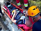 Zran�n�ho horolezce na Osta�i vyzvedl v podv�su vrtuln�k. (18. z��� 2023)